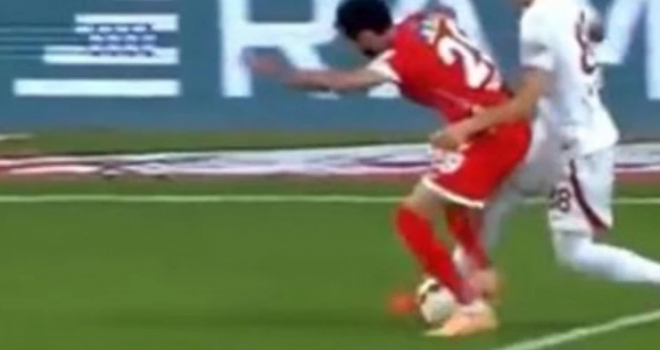 Maça damga vurdu! Antalyaspor-Galatasaray maçında tartışma yaratan pozisyon