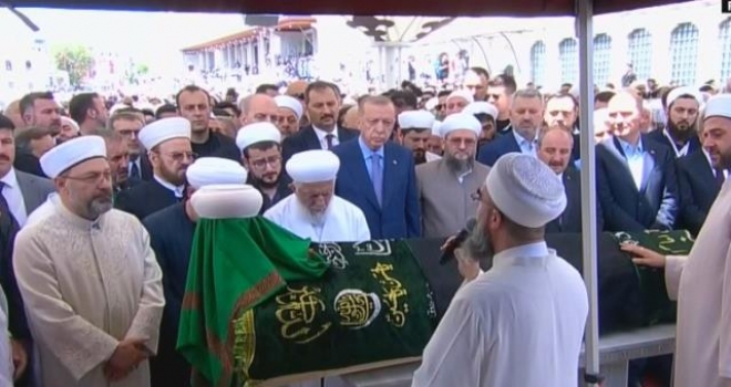 Cumhurbaşkanı Erdoğan, Mahmut Ustaosmanoğlu'nun cenazesinde